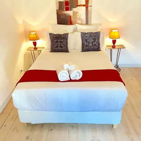 بيت للعطل The Painted House * Authentic Châteauneuf-sur-Charente