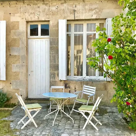 بيت للعطل The Painted House * Authentic Châteauneuf-sur-Charente