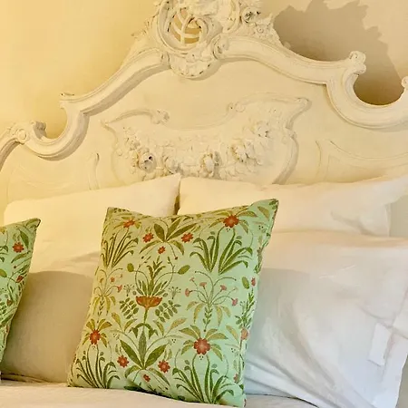 بيت للعطل The Painted House * Authentic *