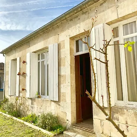The Painted House * Authentic Châteauneuf-sur-Charente