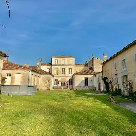 The Painted House * Authentic * Châteauneuf-sur-Charente