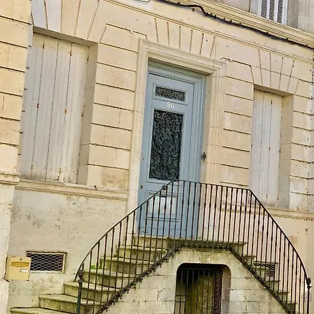 The Painted House * Authentic Châteauneuf-sur-Charente