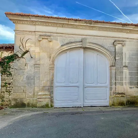 بيت للعطل The Painted House * Authentic Châteauneuf-sur-Charente