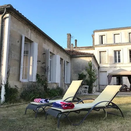 بيت للعطل The Painted House * Authentic Châteauneuf-sur-Charente