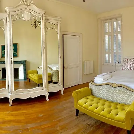بيت للعطل The Painted House * Authentic Châteauneuf-sur-Charente